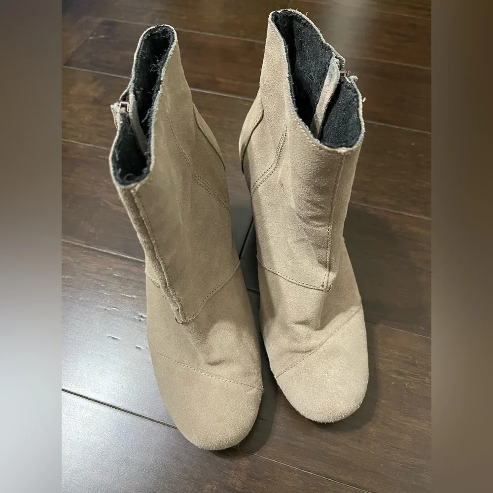 Toms Tan Ankle Boots - Picture 5 of 10